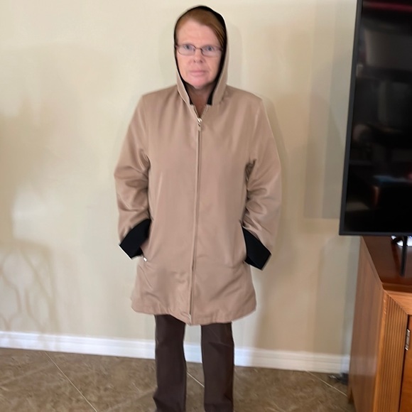 Lovely tan coat from White Stag, completely lined, pockets, looks brand new!! - Picture 2 of 4